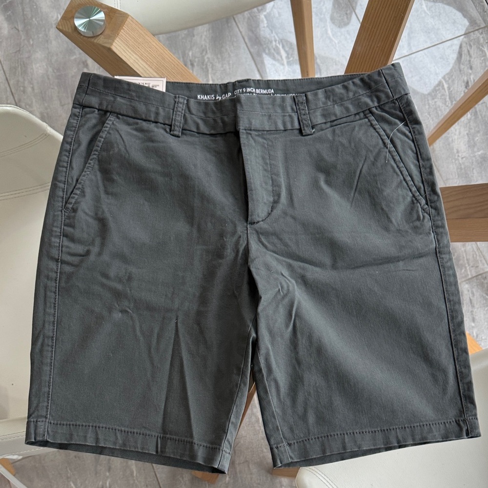 GAP Women’s Flat Front Green Taupe Chino Shorts